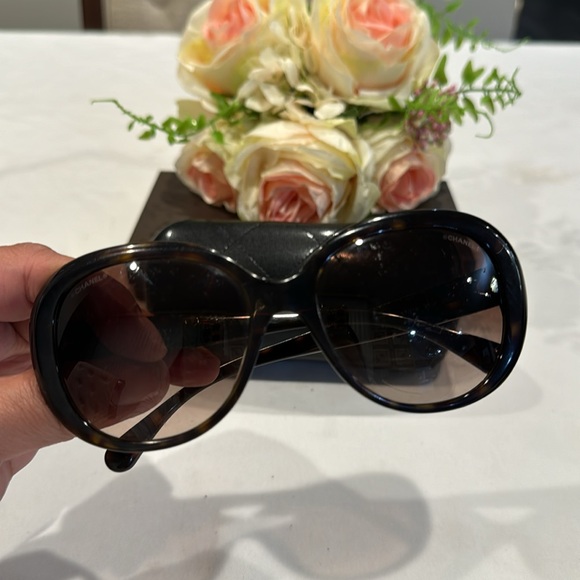 Authentic CHANEL sunglasses with case - Picture 2 of 13
